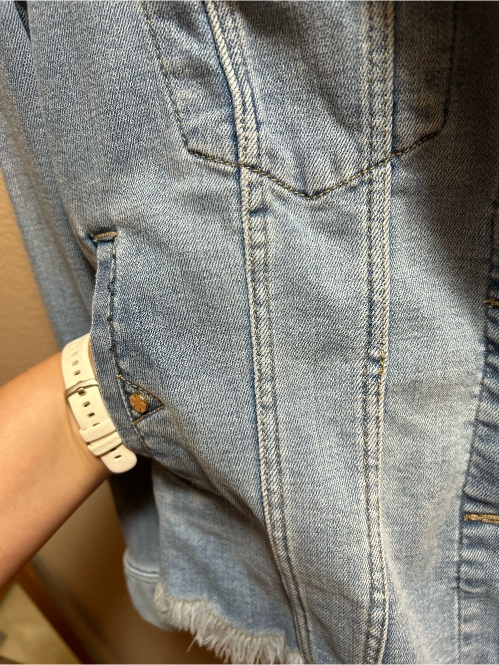 Liverpool Los Angeles Trucker Jacket Light Blue Denim with Fray Hem - Picture 6 of 12